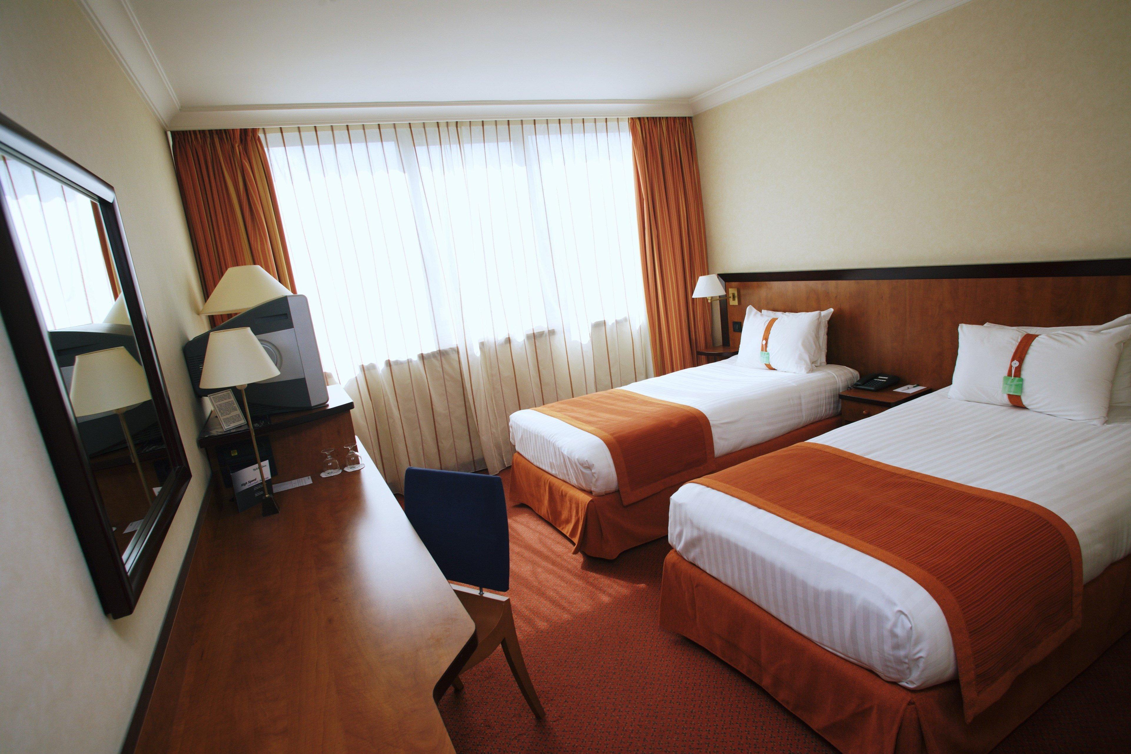 Doubletree By Hilton Paris Bougival Hotel Exterior photo