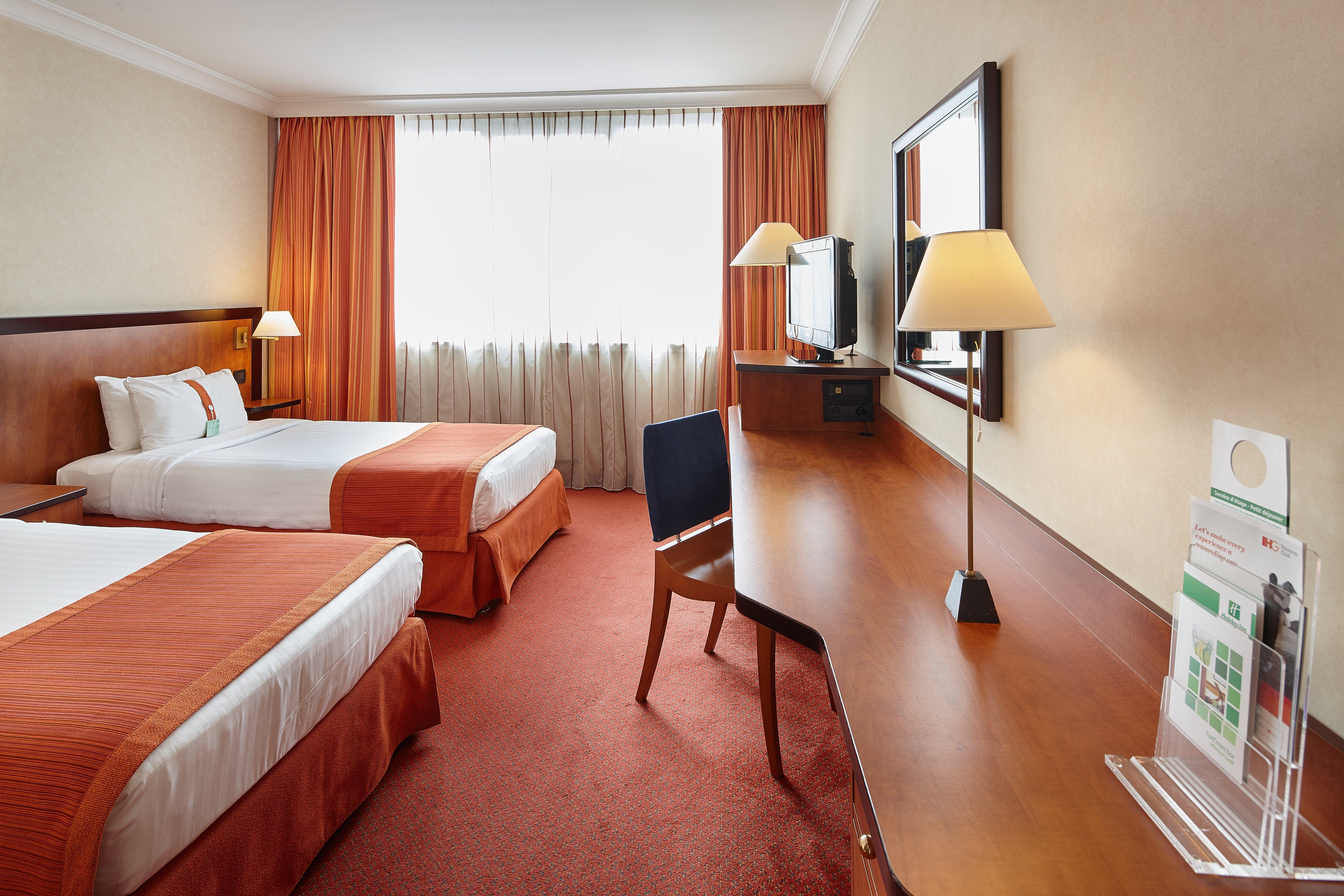 Doubletree By Hilton Paris Bougival Hotel Exterior photo