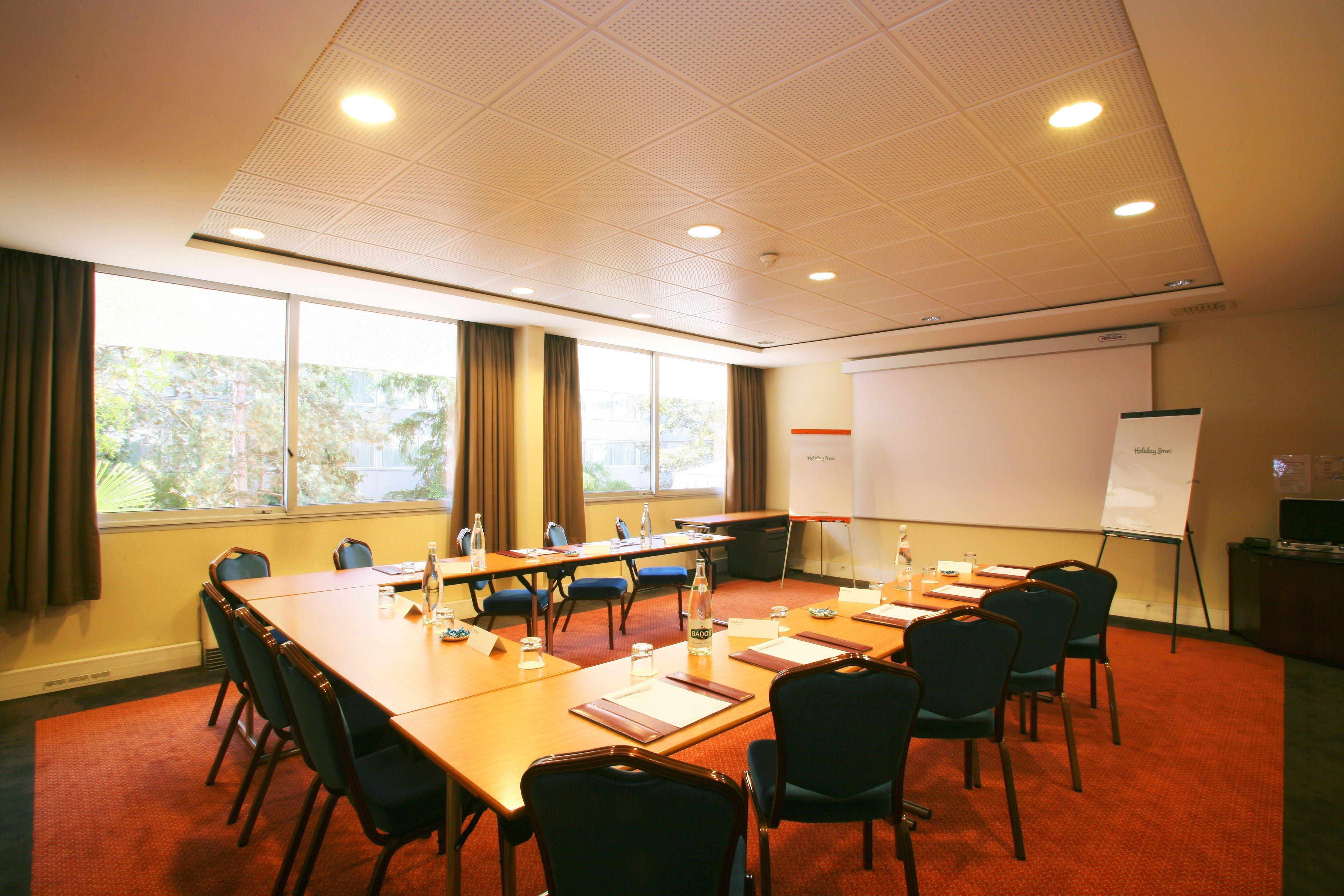 Doubletree By Hilton Paris Bougival Hotel Exterior photo