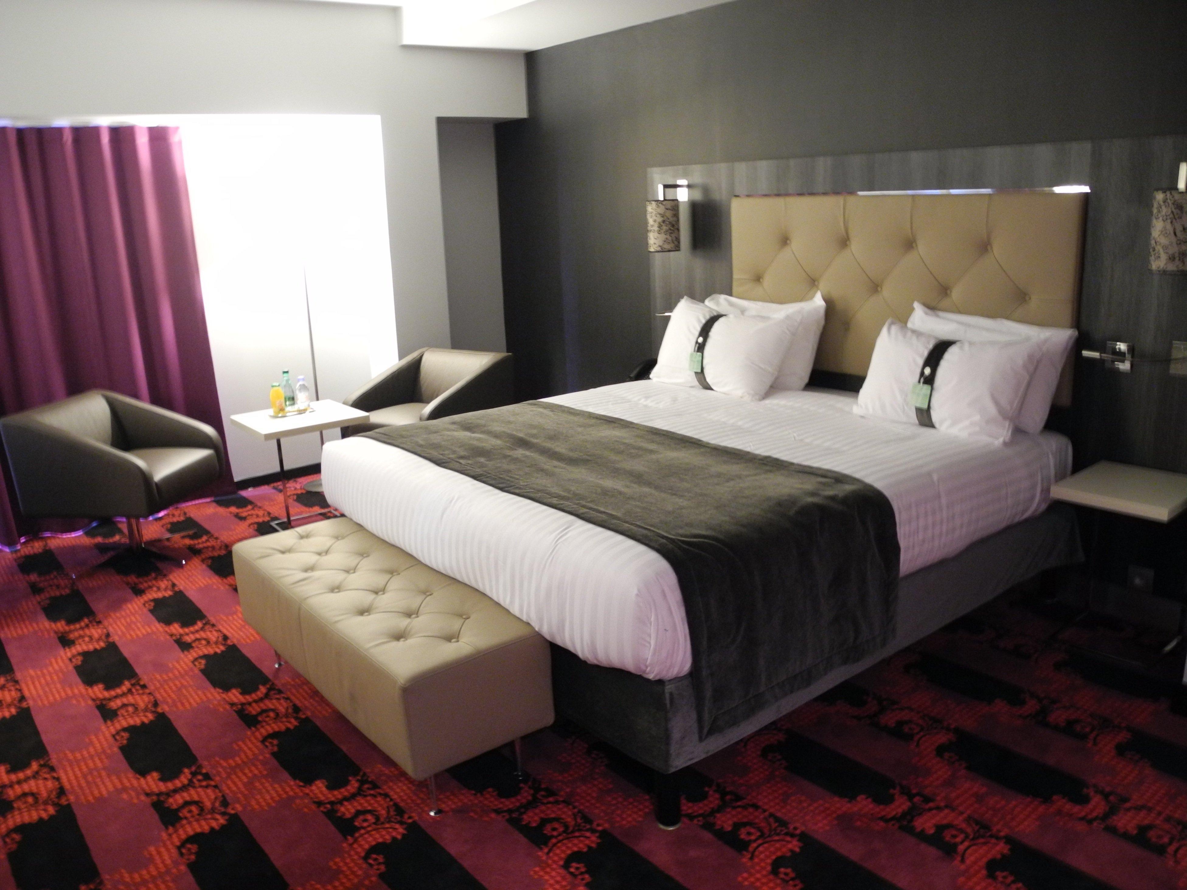 Doubletree By Hilton Paris Bougival Hotel Exterior photo