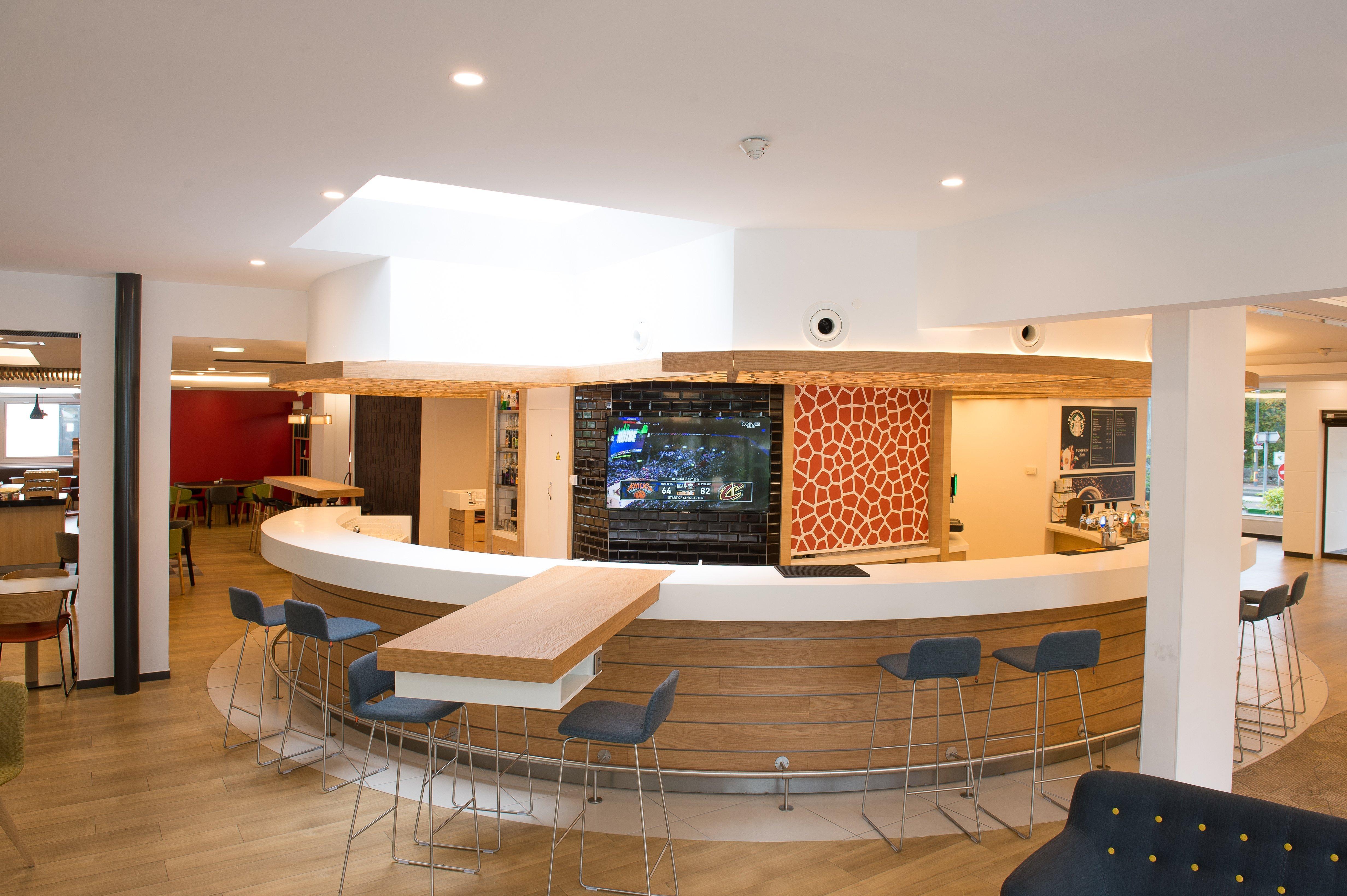 Doubletree By Hilton Paris Bougival Hotel Exterior photo