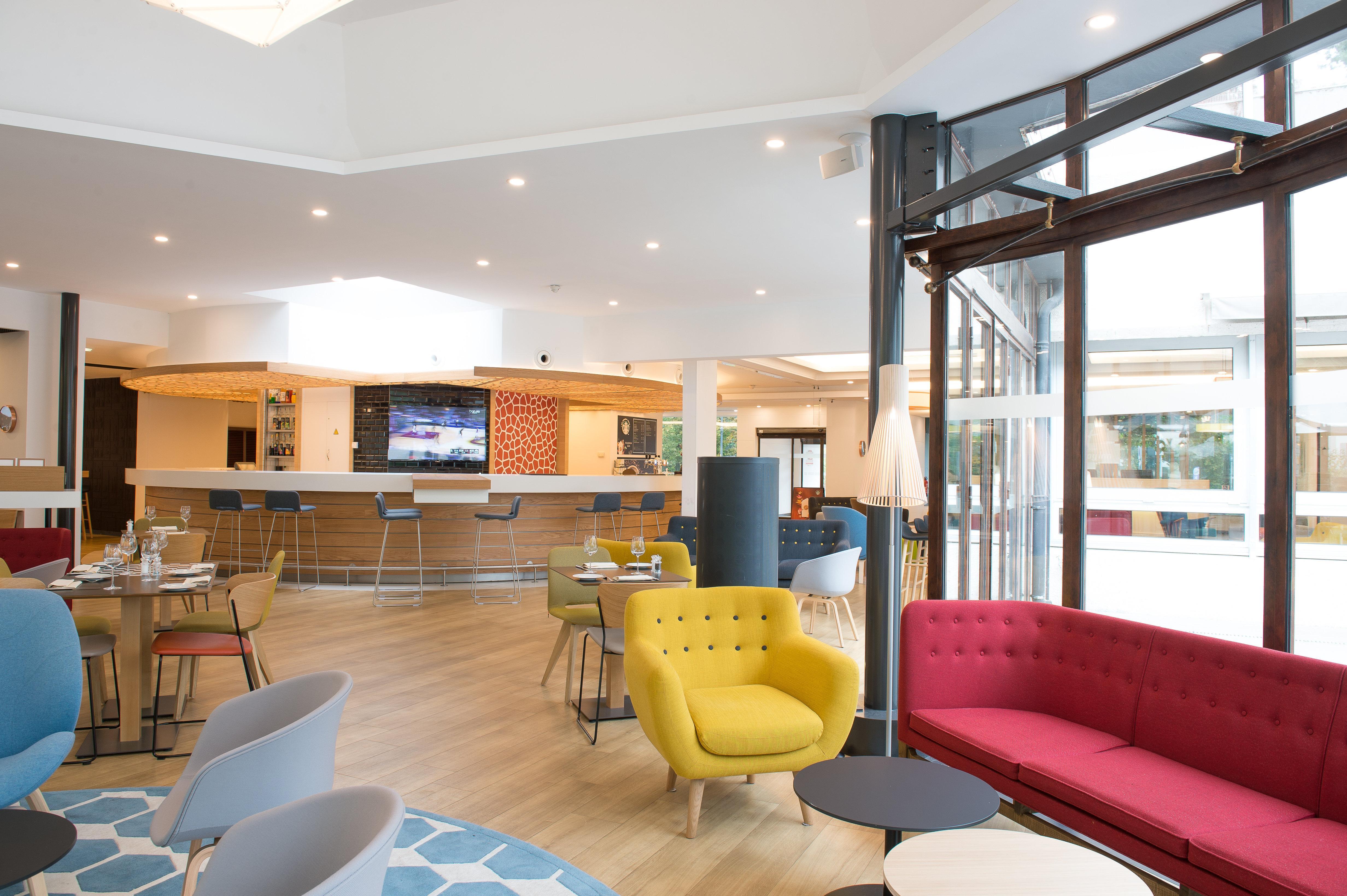 Doubletree By Hilton Paris Bougival Hotel Exterior photo