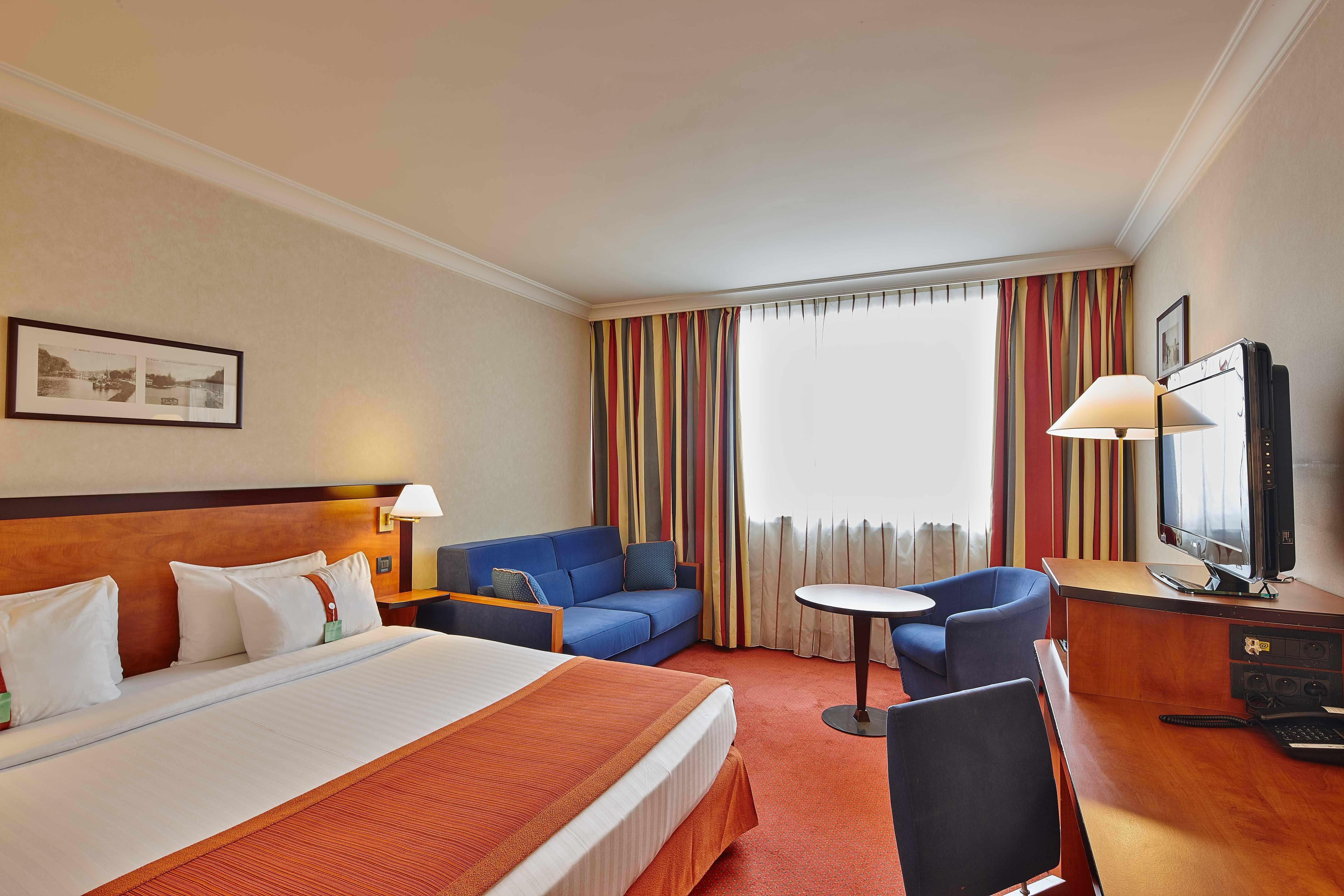 Doubletree By Hilton Paris Bougival Hotel Exterior photo