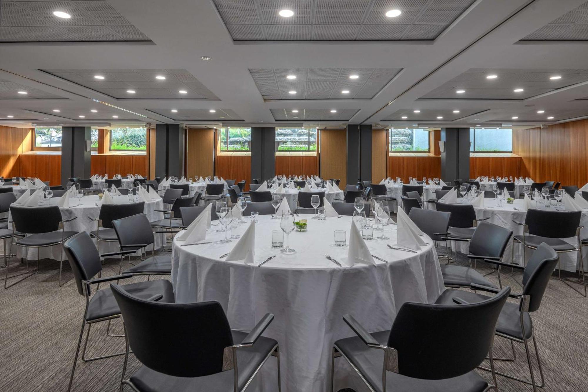 Doubletree By Hilton Paris Bougival Hotel Exterior photo