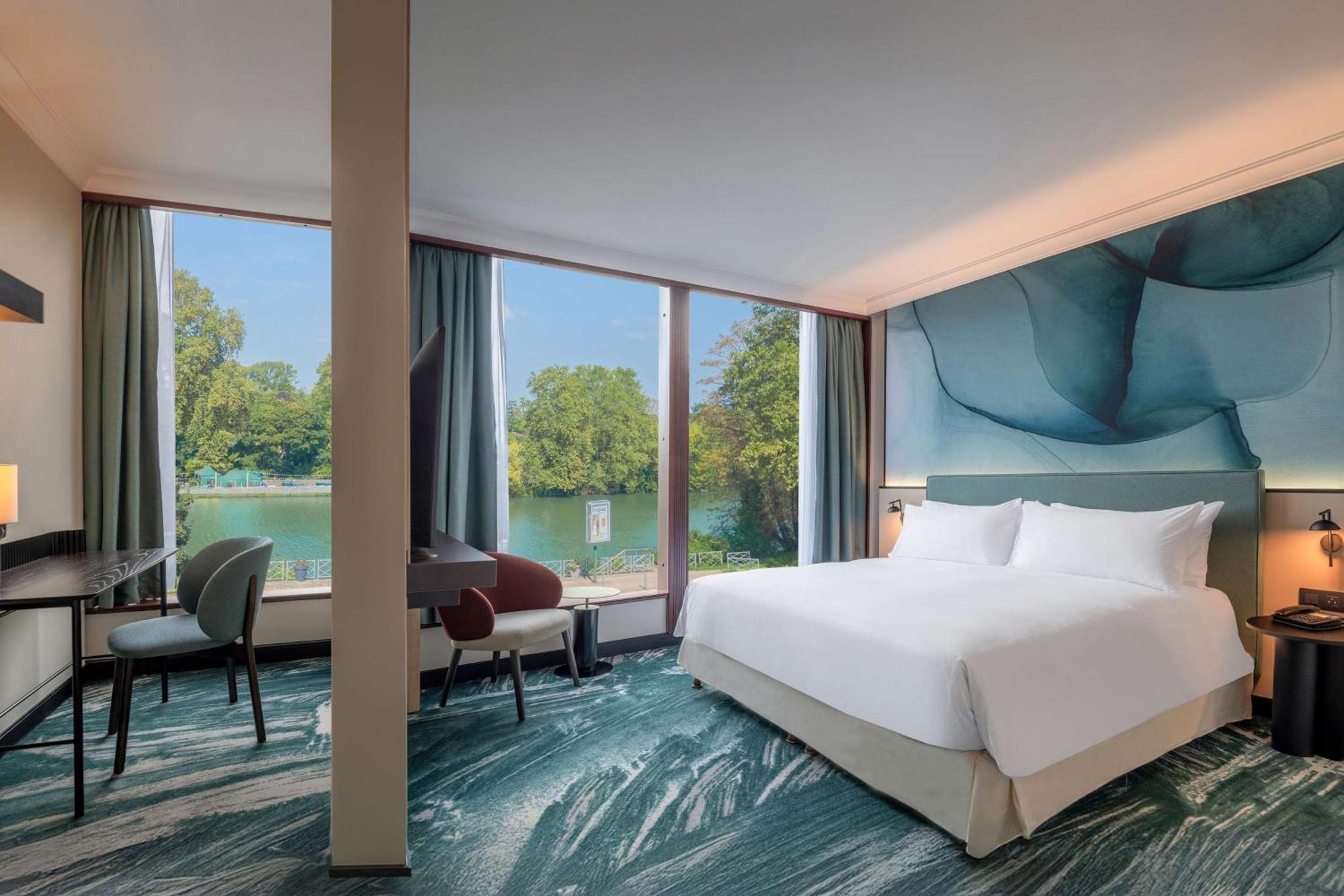 Doubletree By Hilton Paris Bougival Hotel Exterior photo
