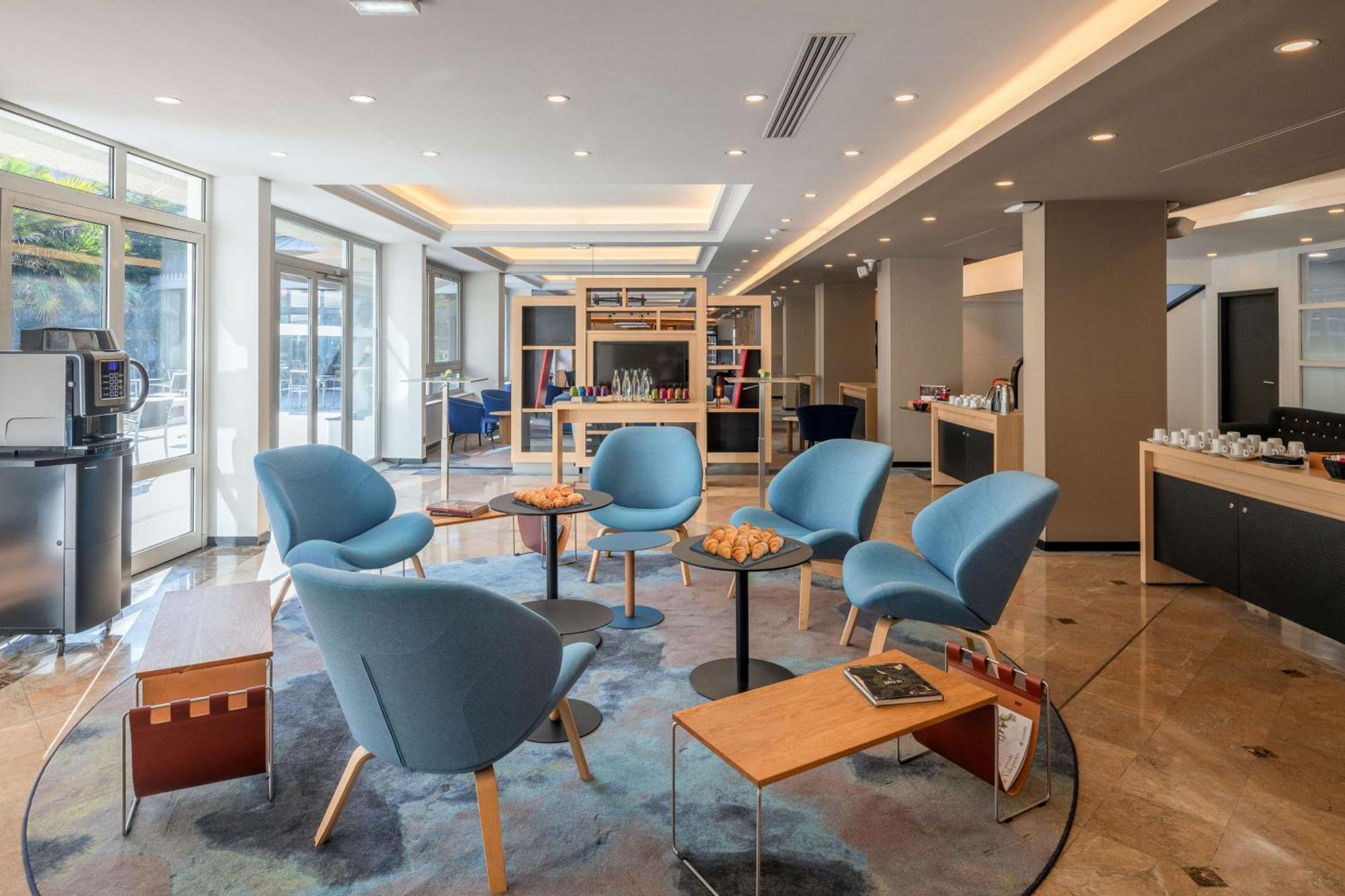 Doubletree By Hilton Paris Bougival Hotel Exterior photo
