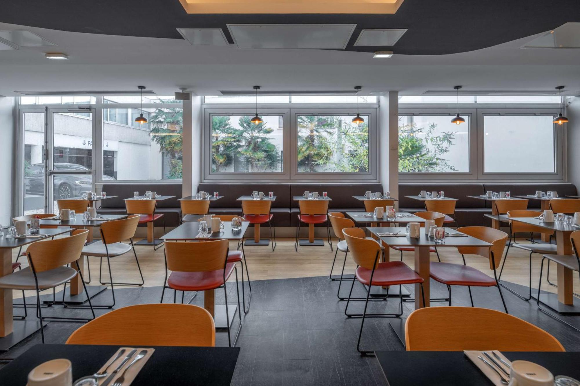 Doubletree By Hilton Paris Bougival Hotel Exterior photo