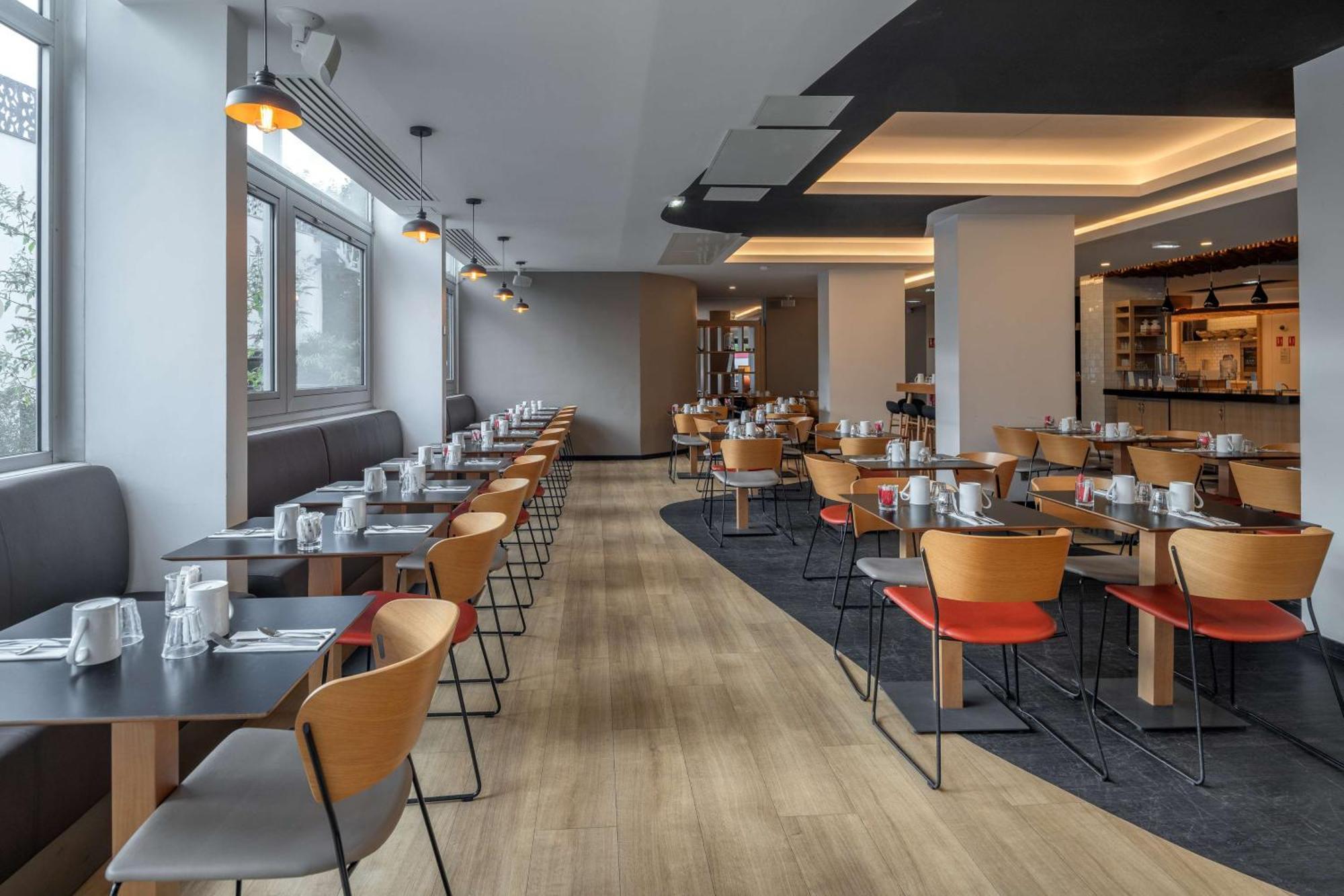 Doubletree By Hilton Paris Bougival Hotel Exterior photo